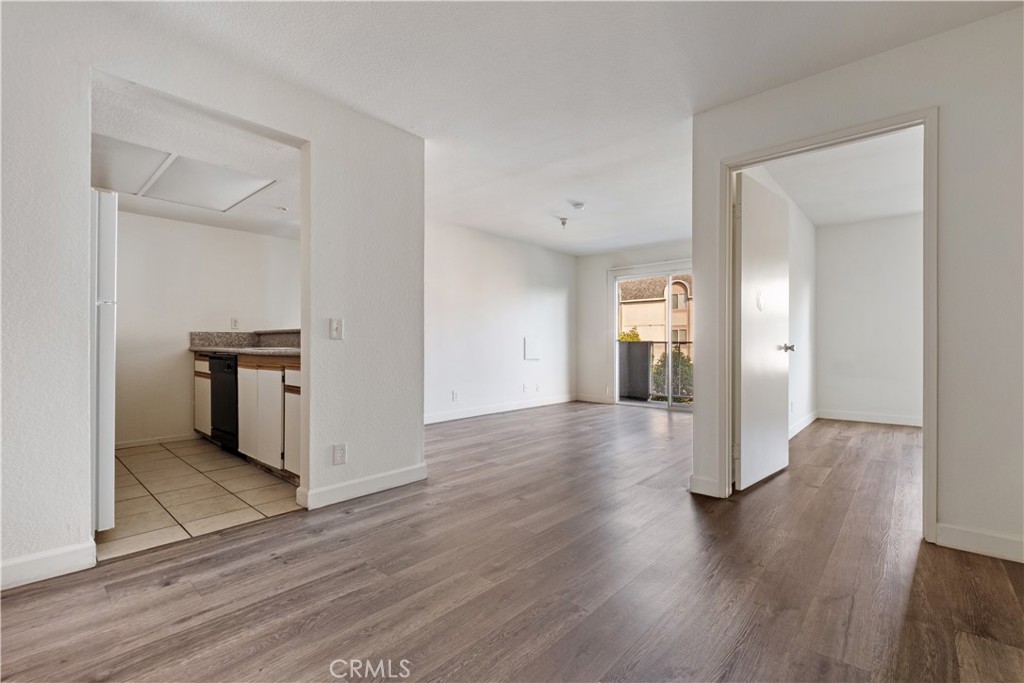 1246 W 30th Street W Property Photo 3