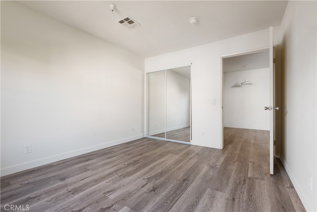 1246 W 30th Street W Property Photo 4