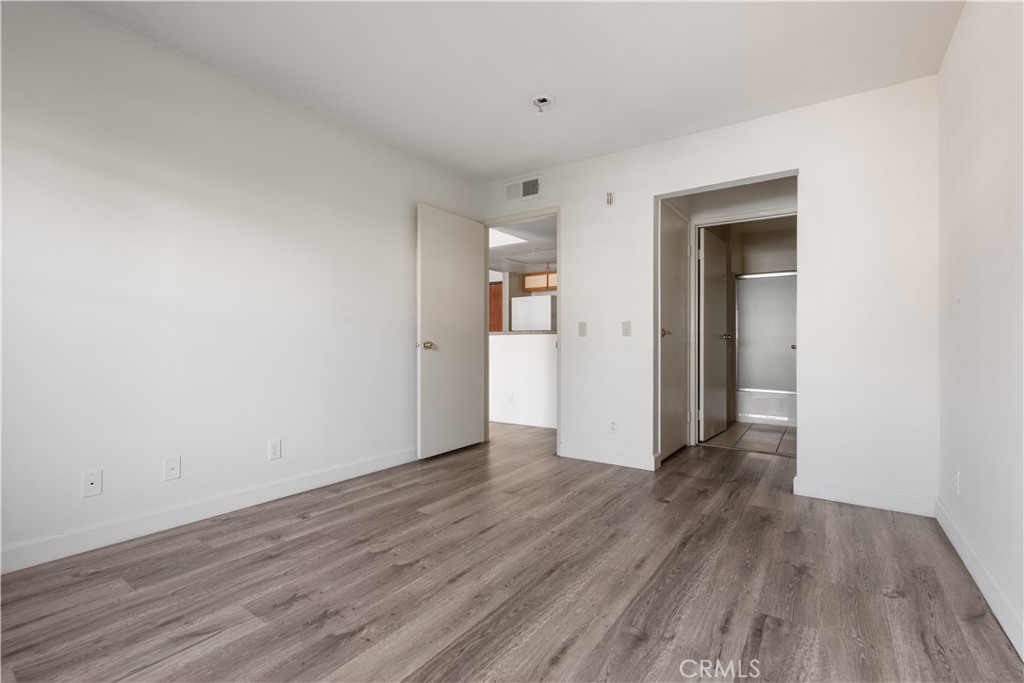 1246 W 30th Street W Property Photo 5