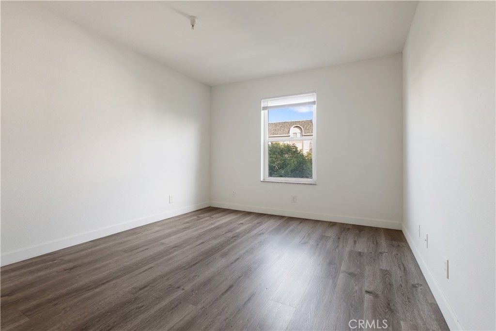 1246 W 30th Street W Property Photo 8