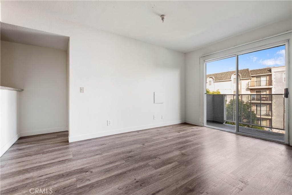1246 W 30th Street W Property Photo 9
