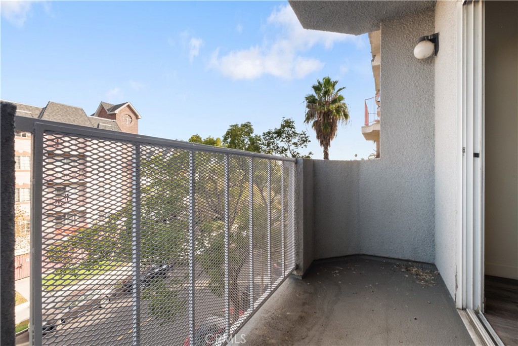 1246 W 30th Street W Property Photo 11