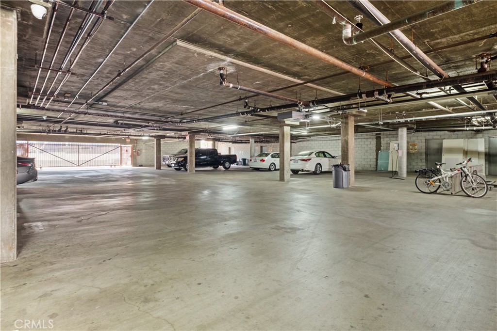 1246 W 30th Street W Property Photo 12
