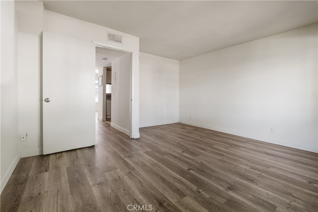 2726 S Menlo Ave. Property Photo 6