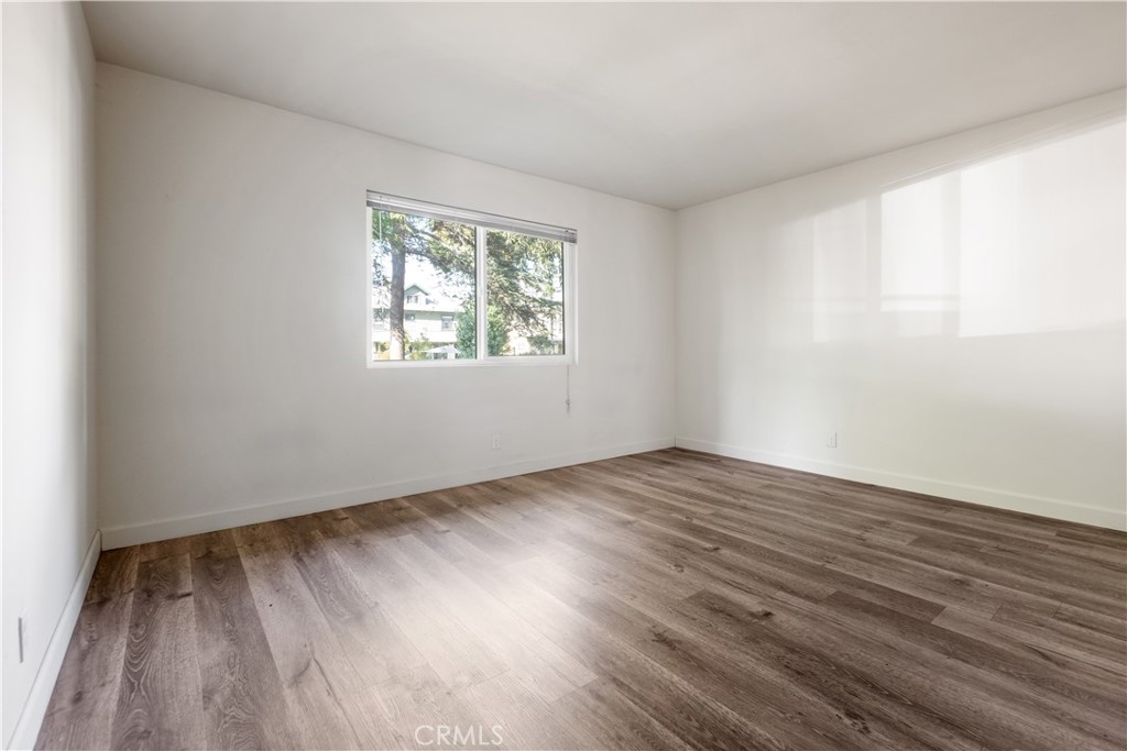 2726 S Menlo Ave. Property Photo 7