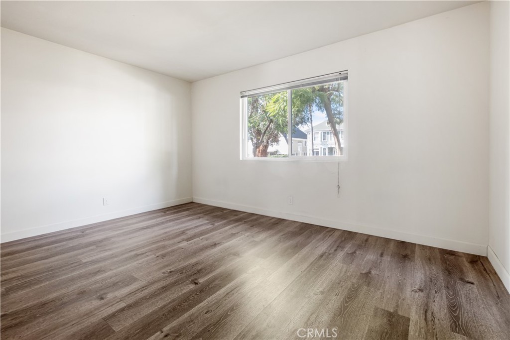 2726 S Menlo Ave. Property Photo 8