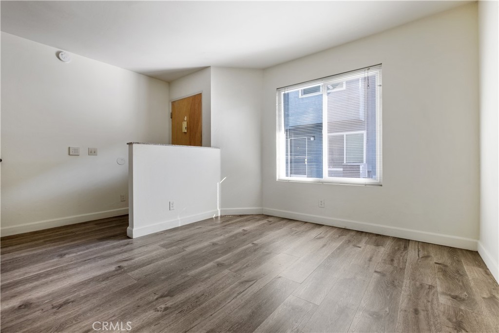 2726 S Menlo Ave. Property Photo 10