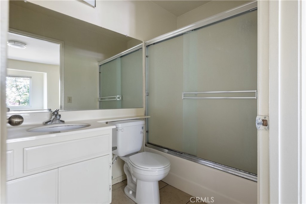 2726 S Menlo Ave. Property Photo 12