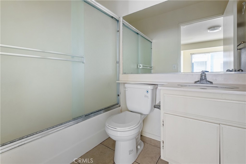 2726 S Menlo Ave. Property Photo 18