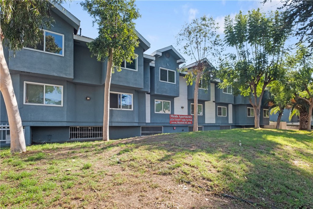 2726 S Menlo Ave. Property Photo 23
