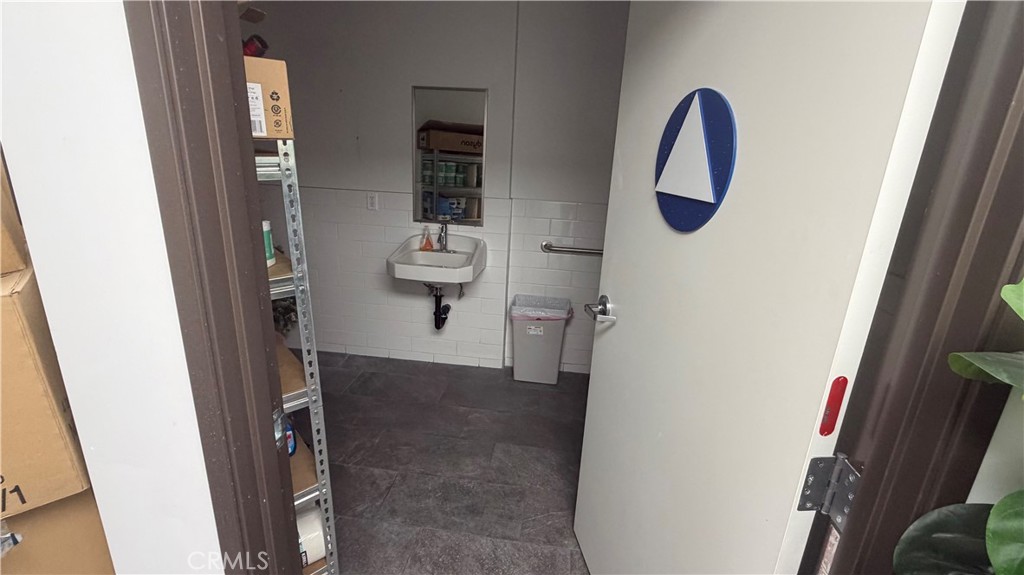 1523 E Amar Road Property Photo 10