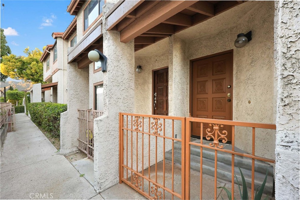 1006 Arcadia D Property Photo 3
