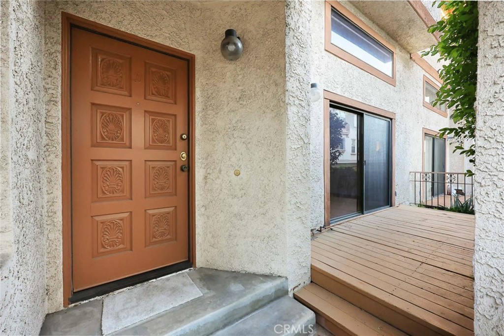 1006 Arcadia D Property Photo 4