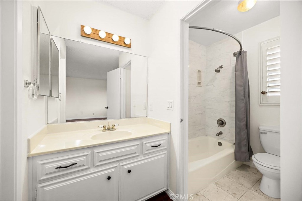 1006 Arcadia D Property Photo 31