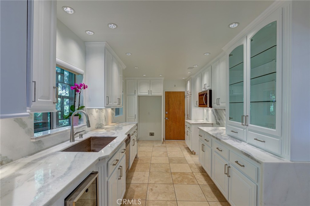 2740 Hutton Drive Property Photo 6