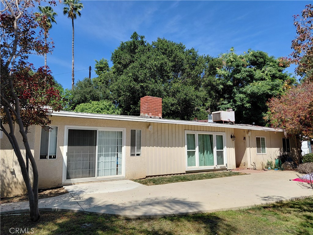 15421 Newton Street Property Photo 1