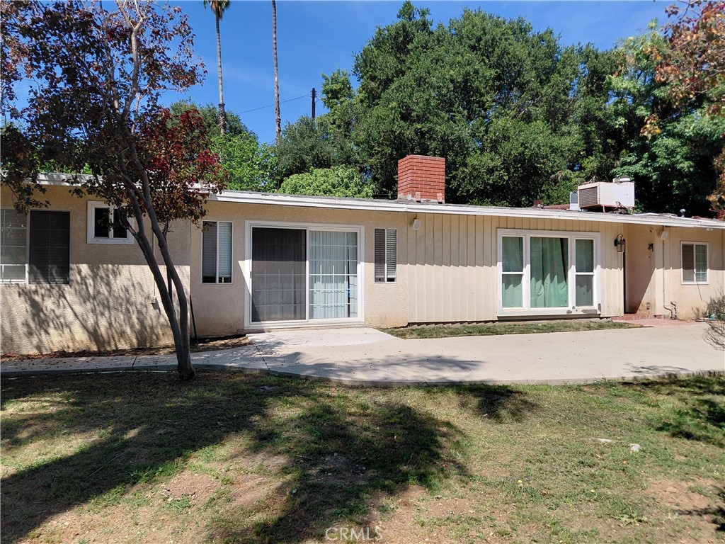 15421 Newton Street Property Photo 2