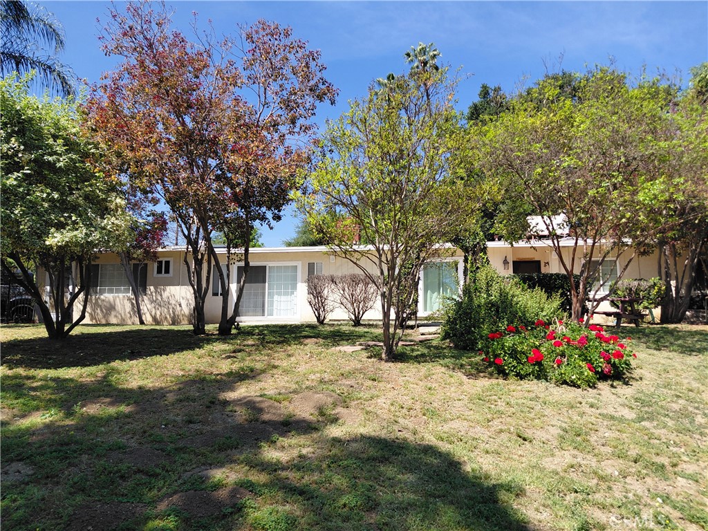 15421 Newton Street Property Photo 4