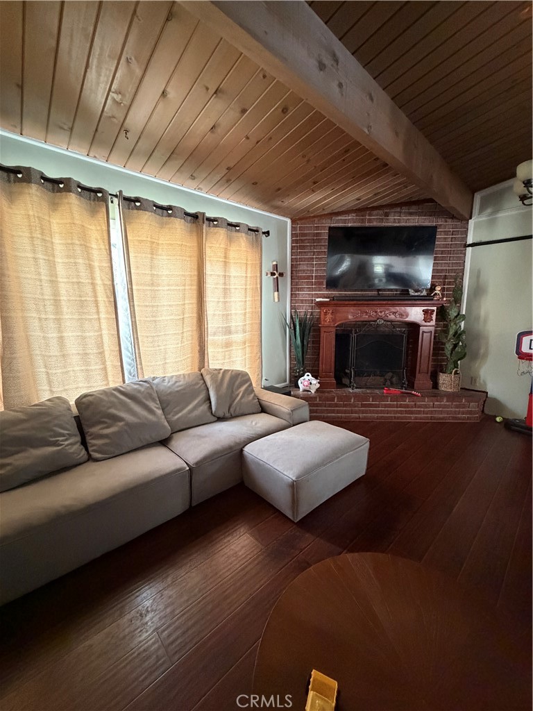 15421 Newton Street Property Photo 5