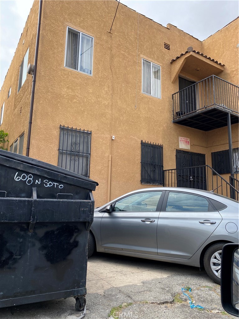 608 N Soto Property Photo 4