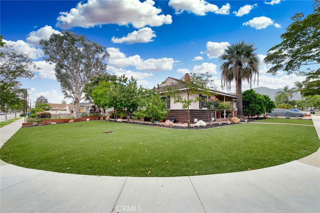 307 11th Property Photo 3