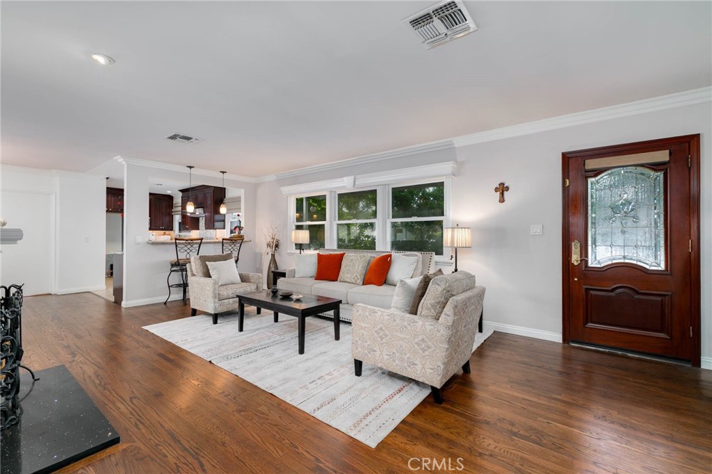 307 11th Property Photo 4