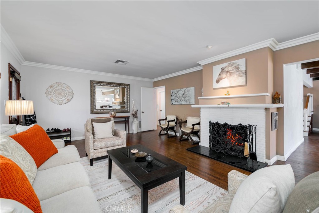 307 11th Property Photo 6