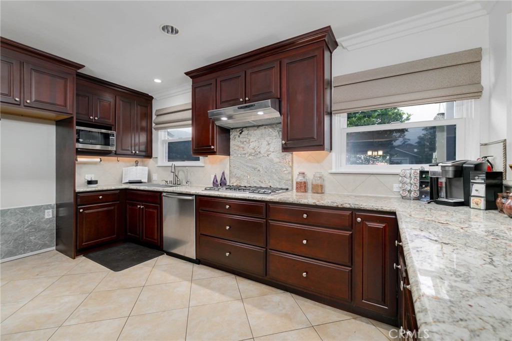 307 11th Property Photo 8