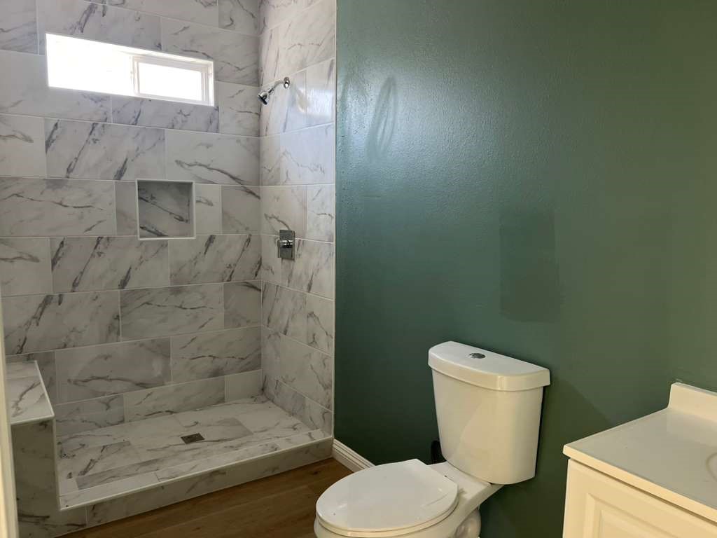 1541 W 59th Property Photo 3
