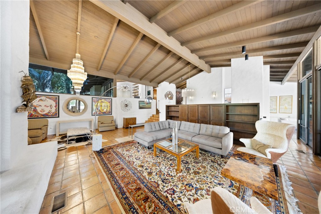 2300 Villa Heights Property Photo 4