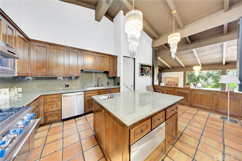 2300 Villa Heights Property Photo 21
