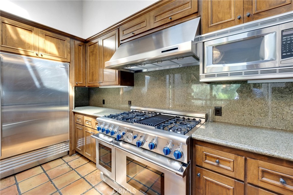 2300 Villa Heights Property Photo 23