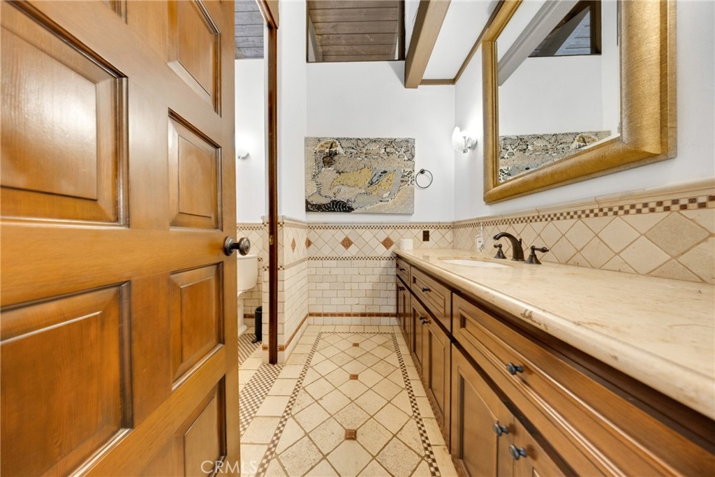 2300 Villa Heights Property Photo 28