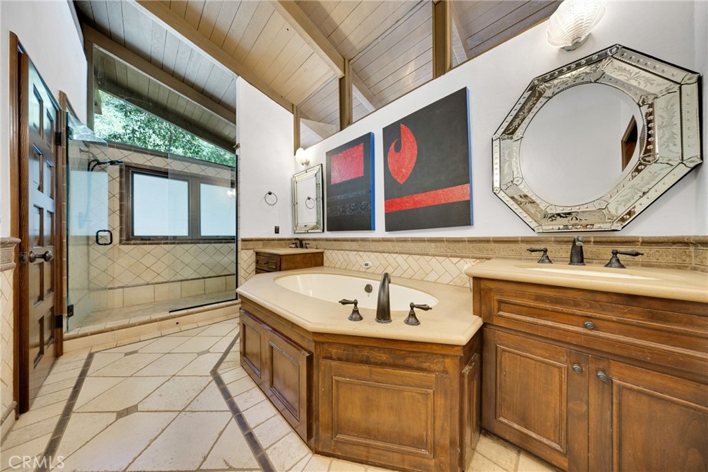 2300 Villa Heights Property Photo 35