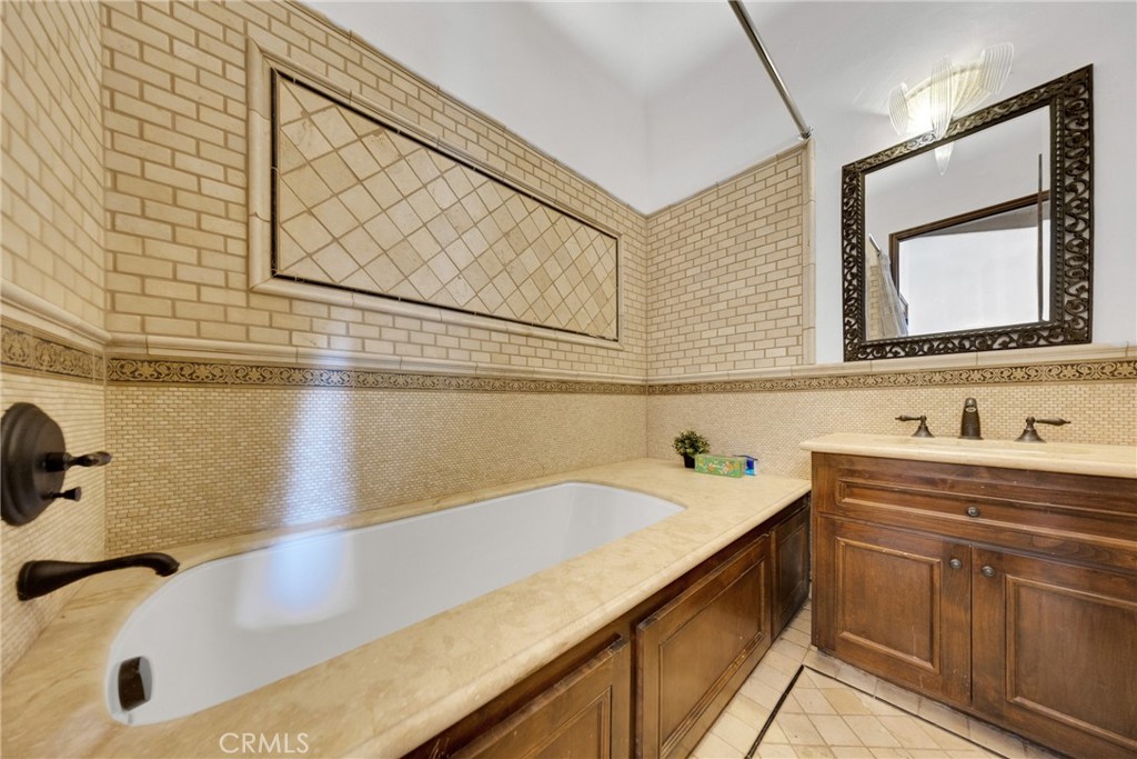 2300 Villa Heights Property Photo 38