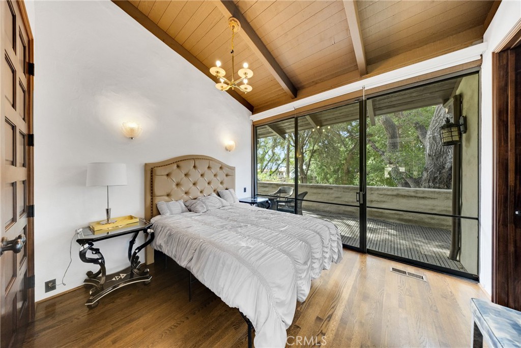 2300 Villa Heights Property Photo 39