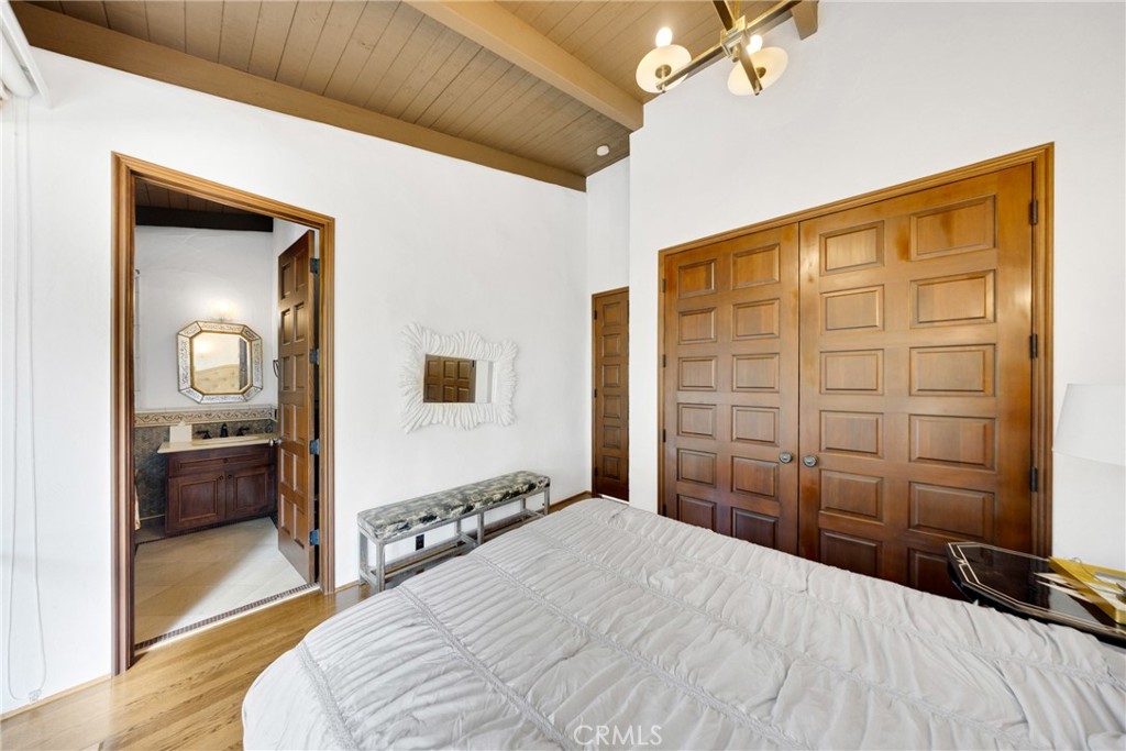 2300 Villa Heights Property Photo 40