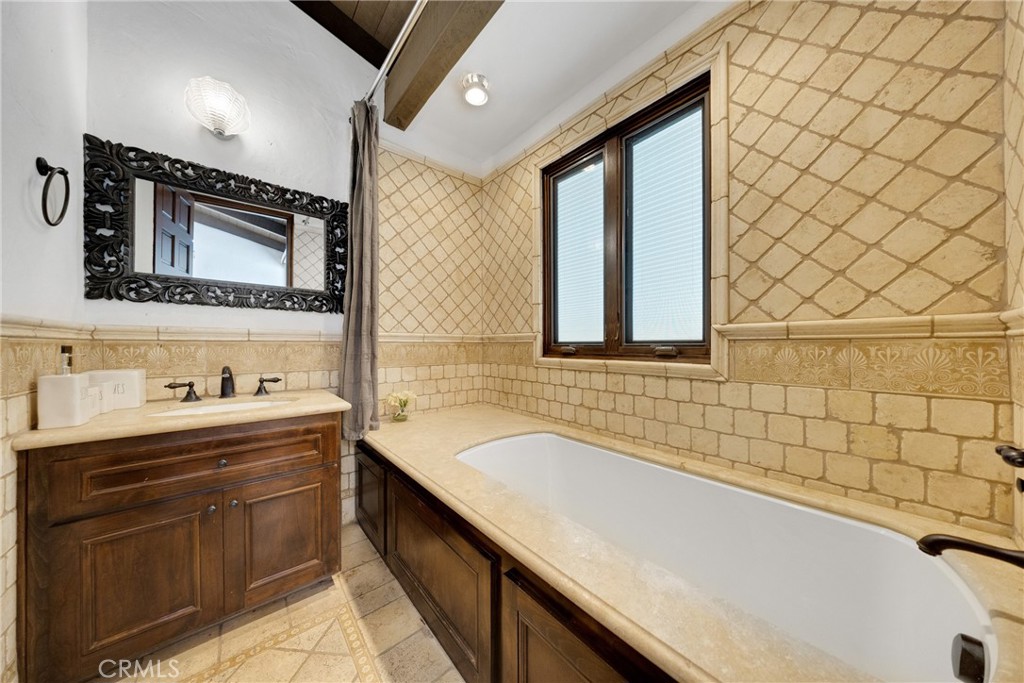 2300 Villa Heights Property Photo 44