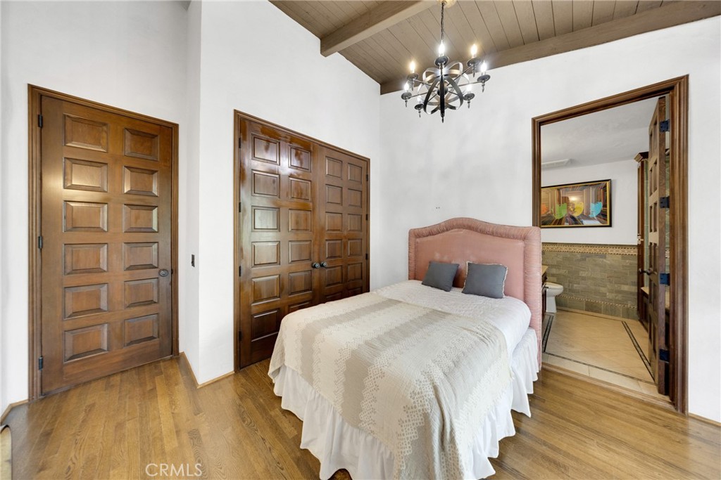 2300 Villa Heights Property Photo 45