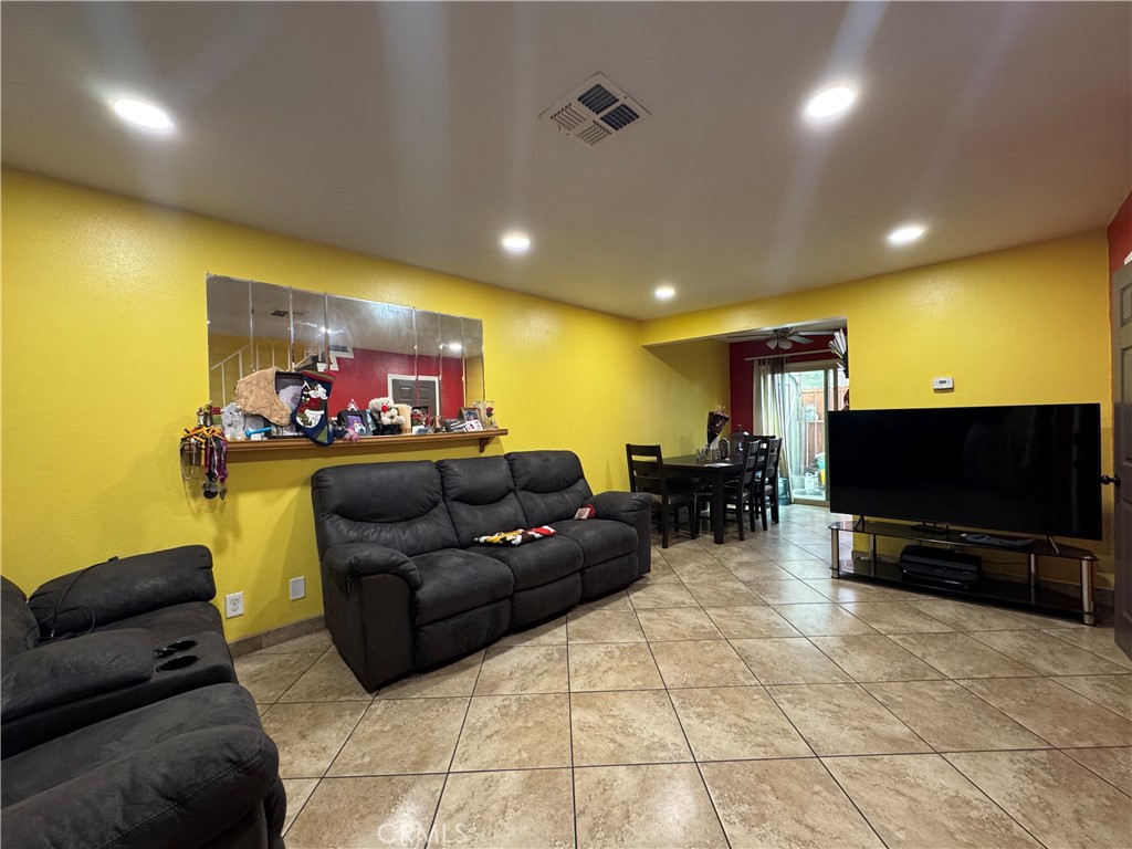 13851 Los Angeles B Property Photo 4