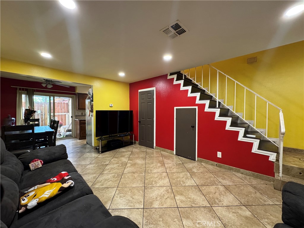 13851 Los Angeles B Property Photo 5