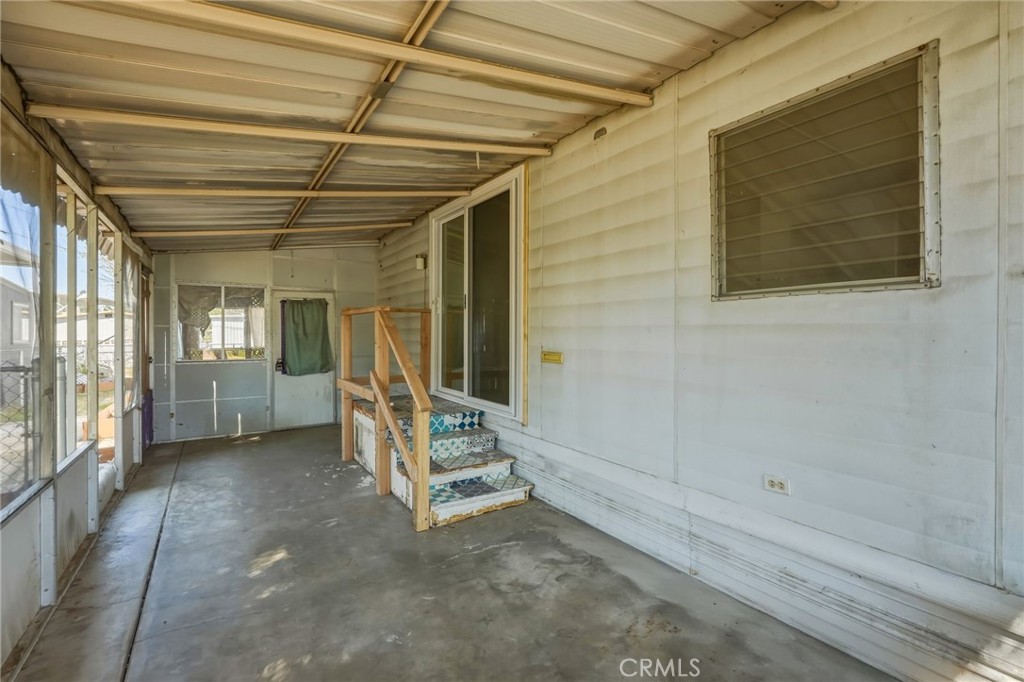 2150 S San Jacinto Avenue 31 Property Photo 5
