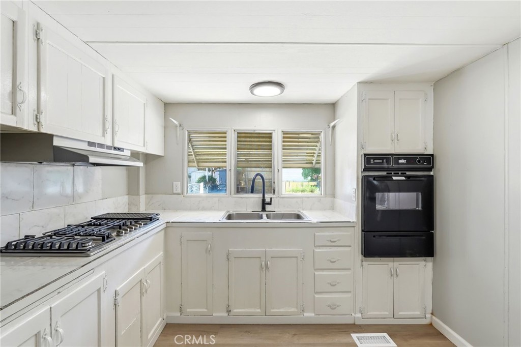 2150 S San Jacinto Avenue 31 Property Photo 14