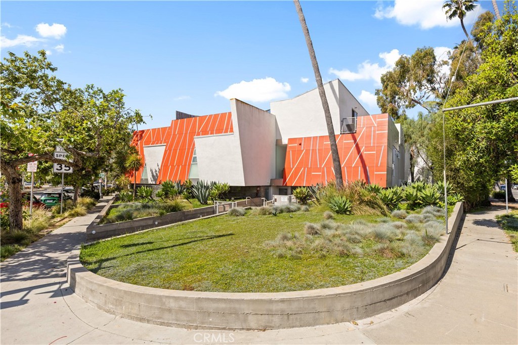 719 Venice Boulevard Property Photo
