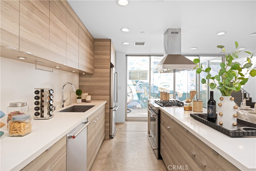 719 Venice Boulevard Property Photo 15