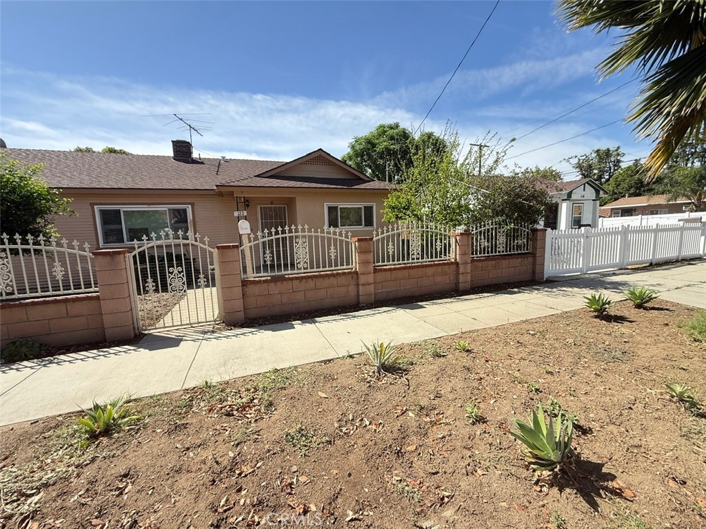 122 E Park Property Photo