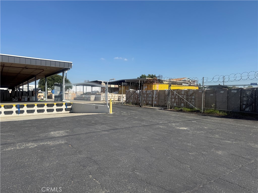 930 N Todd Avenue Property Photo 3