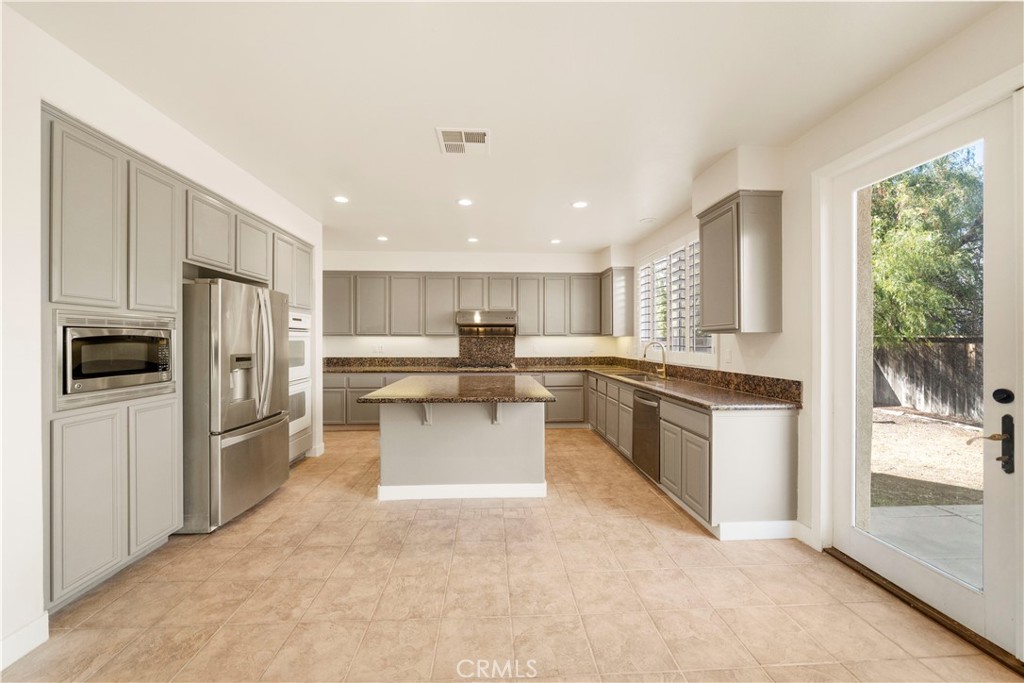 25122 Cliffrose Property Photo 6