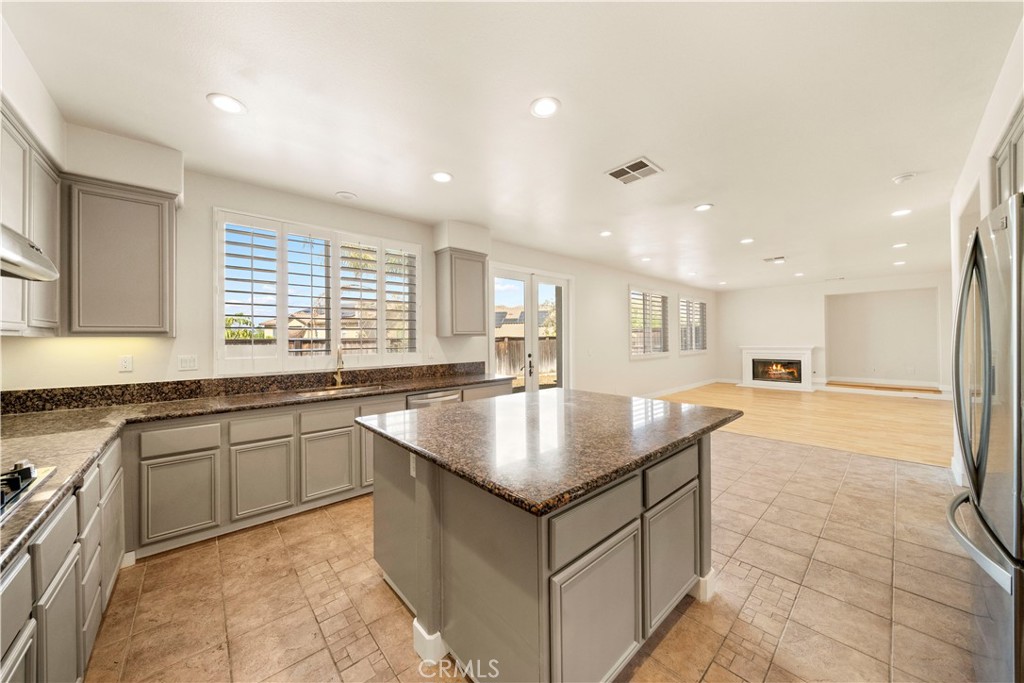 25122 Cliffrose Property Photo 7