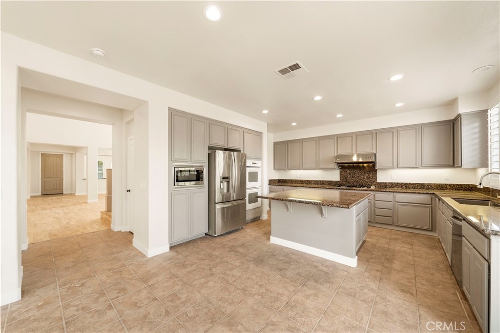 25122 Cliffrose Property Photo 8